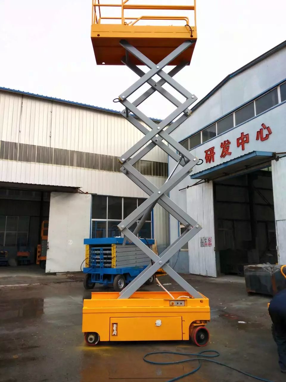 全自動剪叉式自行升降機